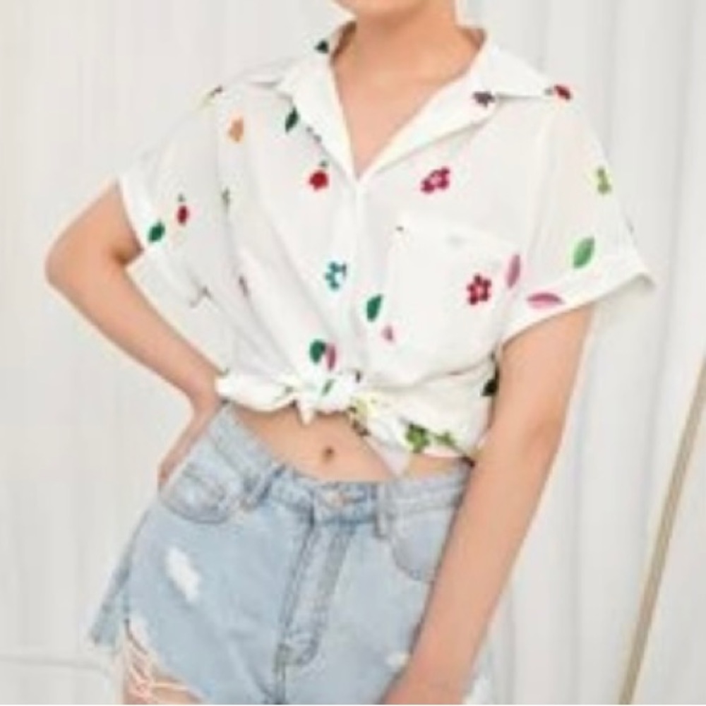 🦋3/$25 Short Sleeve Button Front Multicolor Blouse NWOT